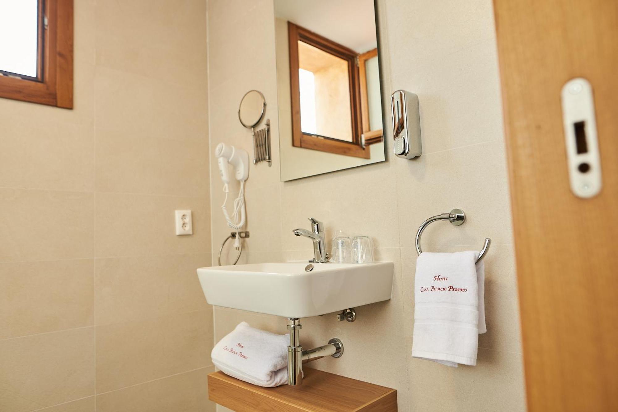 Hotel Casa Palacio Pereros Caces Dış mekan fotoğraf